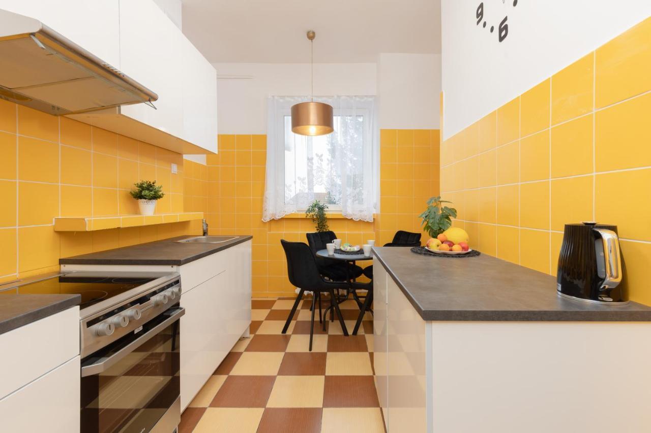 Metro Plac Wilsona Apartments Mickiewicza By Noclegi Renters Varsavia Esterno foto