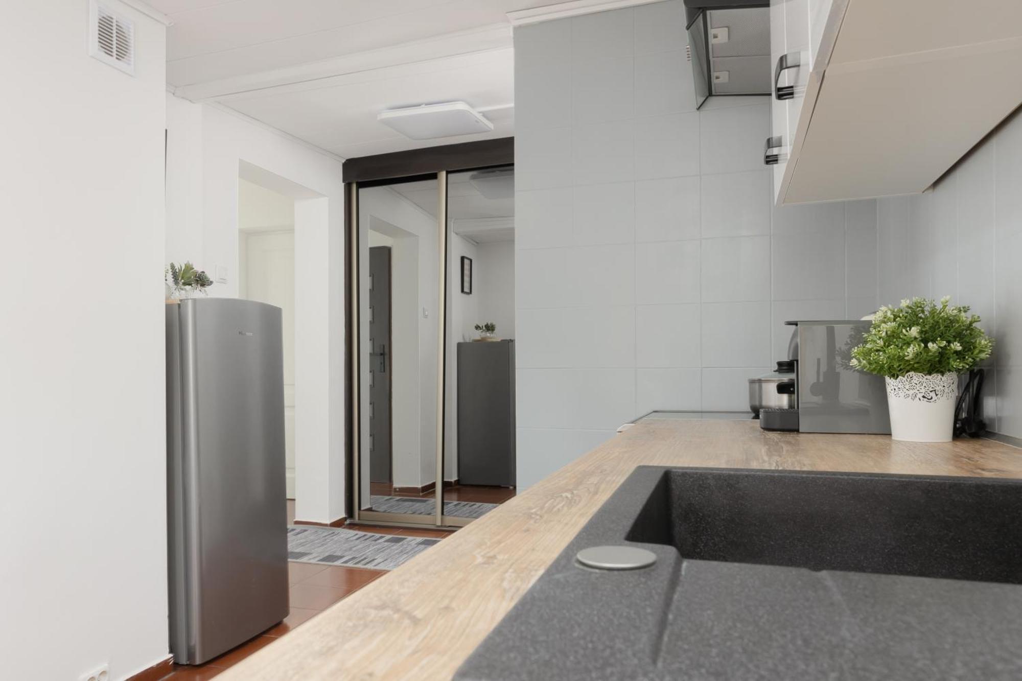 Metro Plac Wilsona Apartments Mickiewicza By Noclegi Renters Varsavia Esterno foto